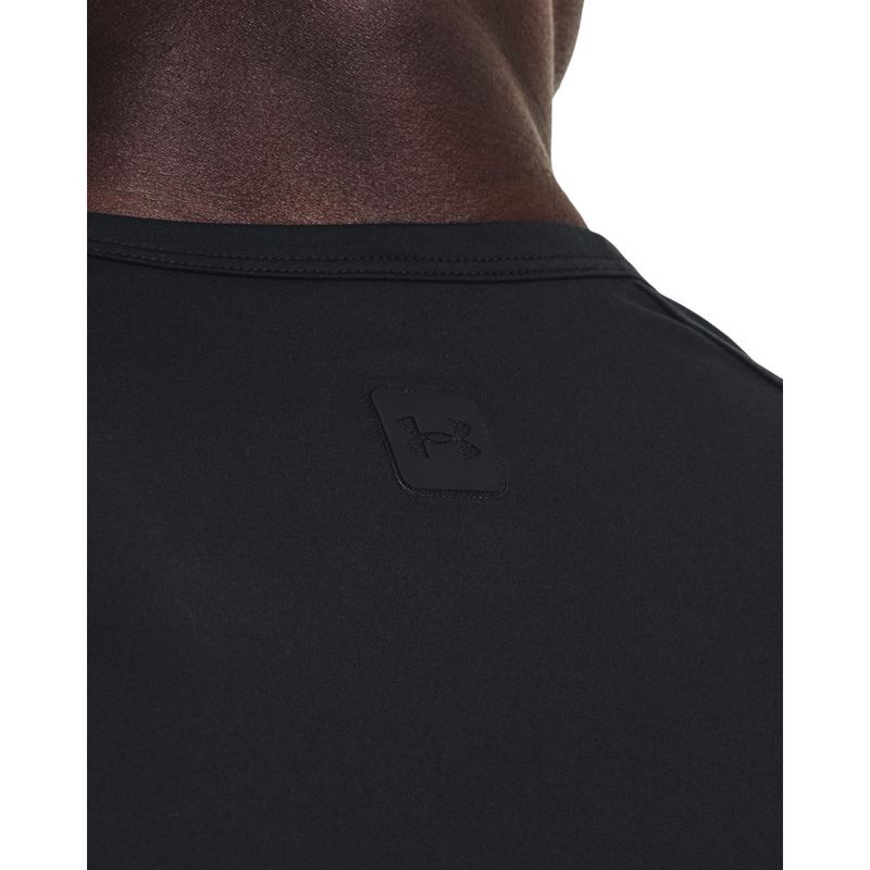 Camiseta-Manga-Corta-under-armour-para-hombre-Ua-Meridian-Shortsleeve-para-entrenamiento-color-negro.-Detalle-Sobre-Modelo-3