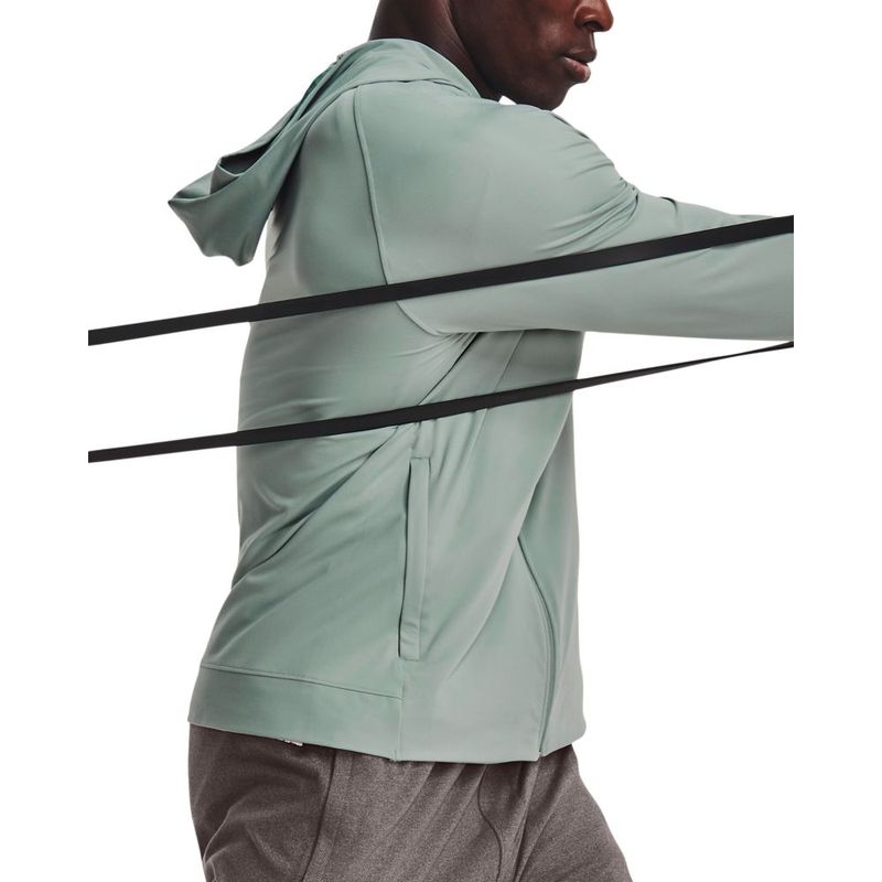Camiseta-Manga-Larga-under-armour-para-hombre-Ua-Meridian-Full-Zip-para-entrenamiento-color-amarillo.-Modelo-In-Action