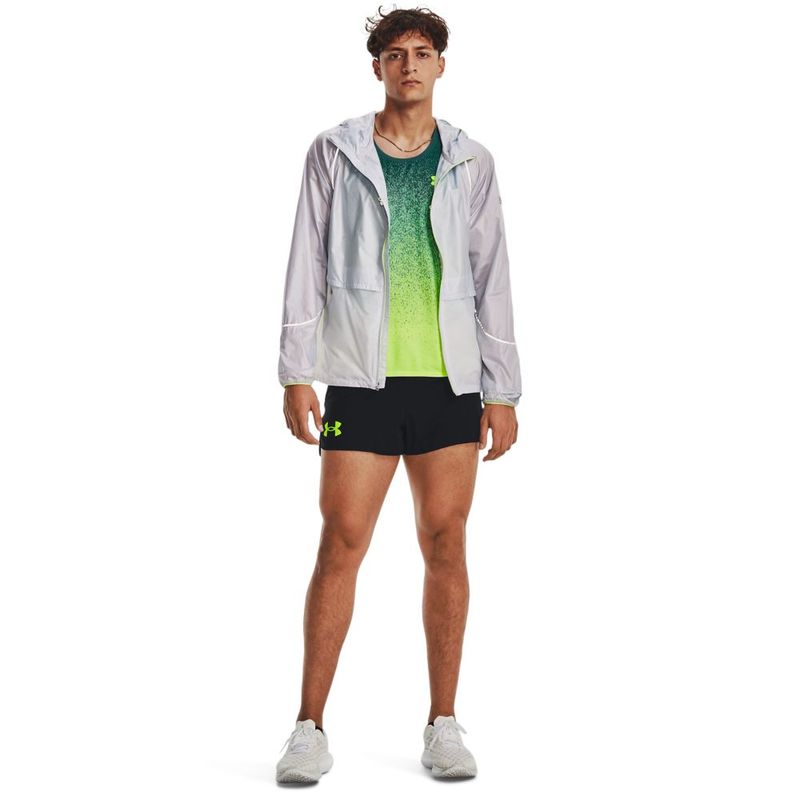 Pantaloneta-under-armour-para-hombre-Ua-Lighter-Than-Air-Short-para-correr-color-negro.-Modelo-In-Action
