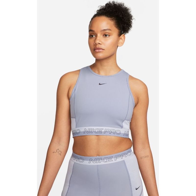 Camiseta-Manga-Sisa-nike-para-mujer-W-Np-Df-Crop-Tank-Femme-para-entrenamiento-color-morado.-Frente-Sobre-Modelo