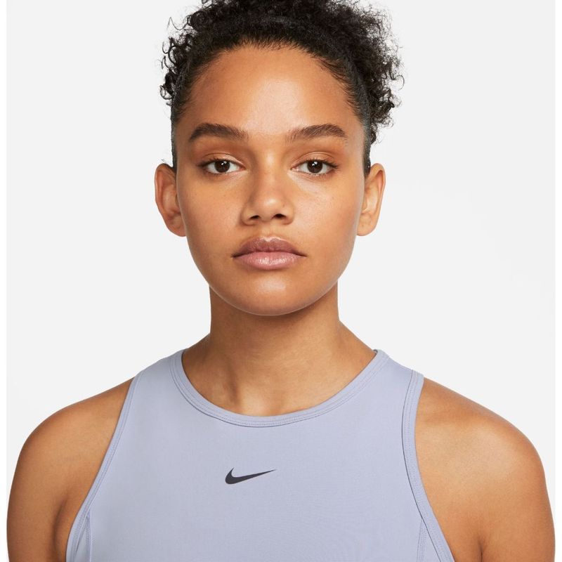 Camiseta-Manga-Sisa-nike-para-mujer-W-Np-Df-Crop-Tank-Femme-para-entrenamiento-color-morado.-Detalle-1