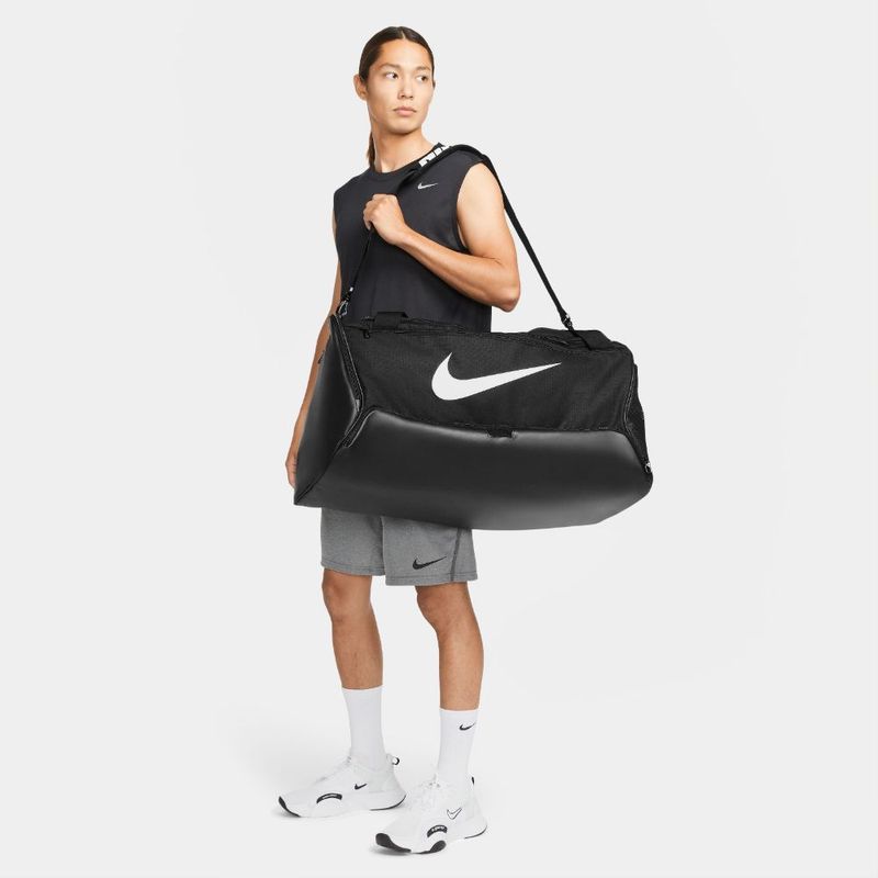 Maletin-nike-para-hombre-Nk-Brsla-L-Duff---9.5-95L-para-entrenamiento-color-negro.-Outfit-Completo
