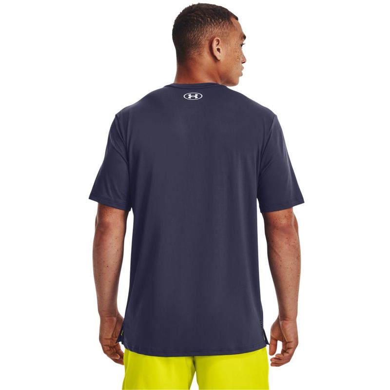 Camiseta-Manga-Corta-under-armour-para-hombre-Ua-Rush-Energy-Ss-para-entrenamiento-color-morado.-Reverso-Sobre-Modelo