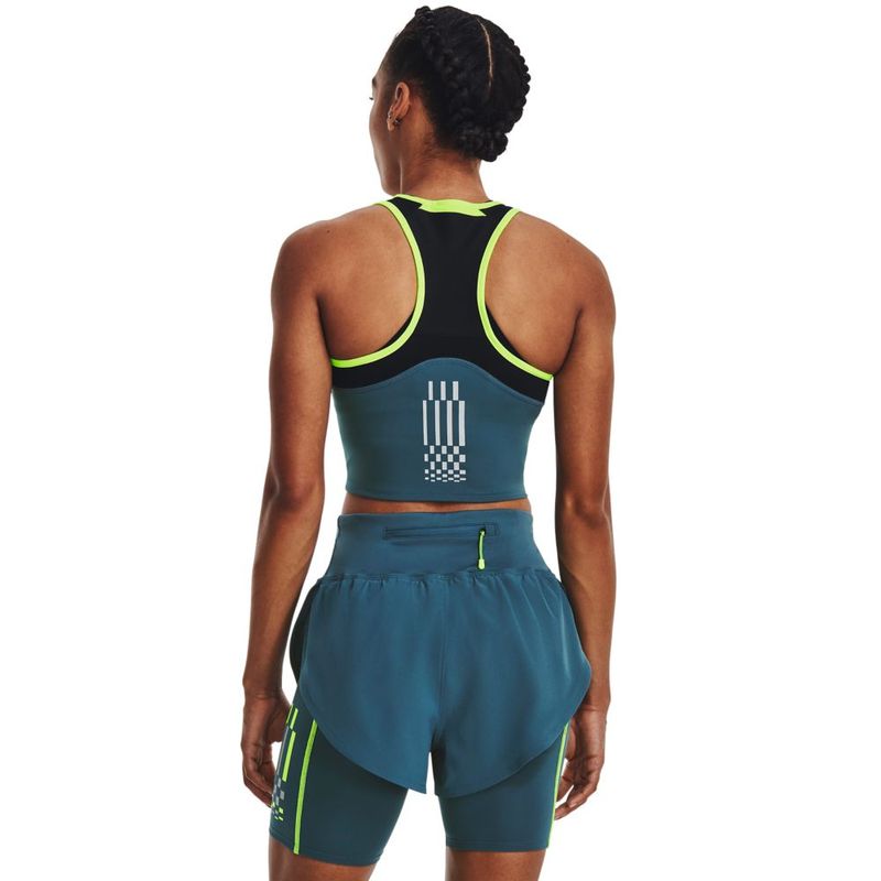 Camiseta-Manga-Sisa-under-armour-para-mujer-Ua-Run-Anywhere-Tank-para-correr-color-azul.-Reverso-Sobre-Modelo