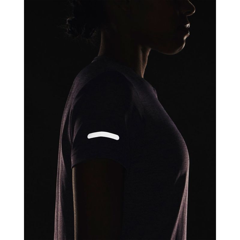 Camiseta-Manga-Corta-under-armour-para-mujer-Ua-Seamless-Stride-Ss-para-correr-color-morado.-Reflectores