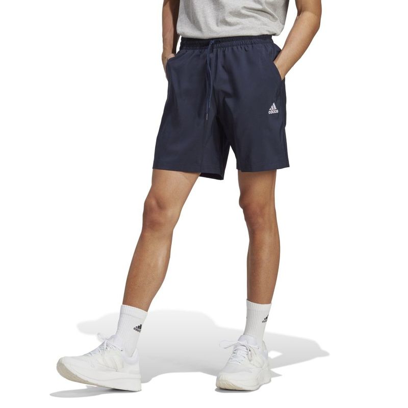 Pantaloneta-adidas-para-hombre-M-Sl-Chelsea-para-moda-color-azul.-Frente-Sobre-Modelo