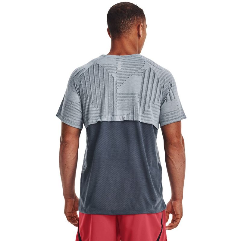Camiseta-Manga-Corta-under-armour-para-hombre-Ua-Streaker-Deco-Diamond-Ss-para-correr-color-azul.-Reverso-Sobre-Modelo