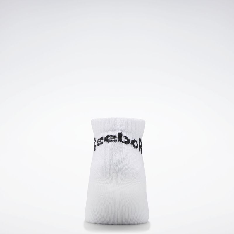 Medias-reebok-para-hombre-Act-Core-Low-Cut-Sock-3P-para-entrenamiento-color-negro.-Reverso-Sin-Modelo-