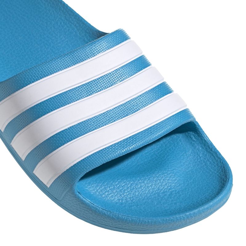 Sandalias-adidas-para-niño-Adilette-Aqua-K-para-natacion-color-azul.-Detalle-2