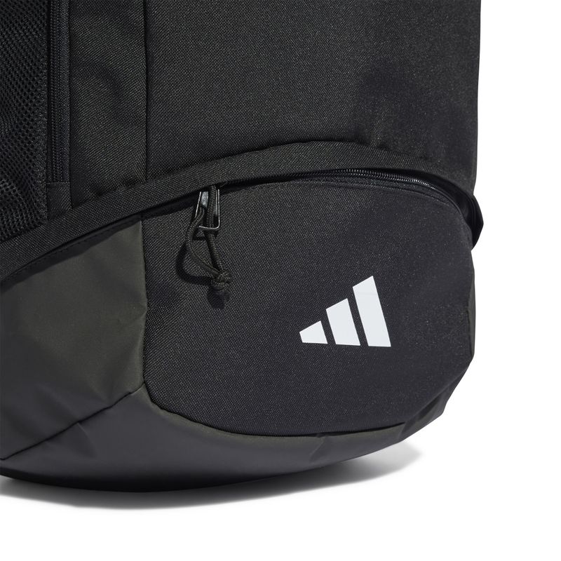 Morral-adidas-para-hombre-Tiro-L-Backpack-para-futbol-color-negro.-Detalle-1