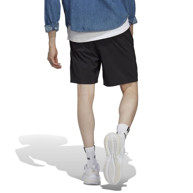 Pantaloneta-adidas-para-hombre-M-Sl-Chelsea-para-moda-color-negro.-Reverso-Sobre-Modelo