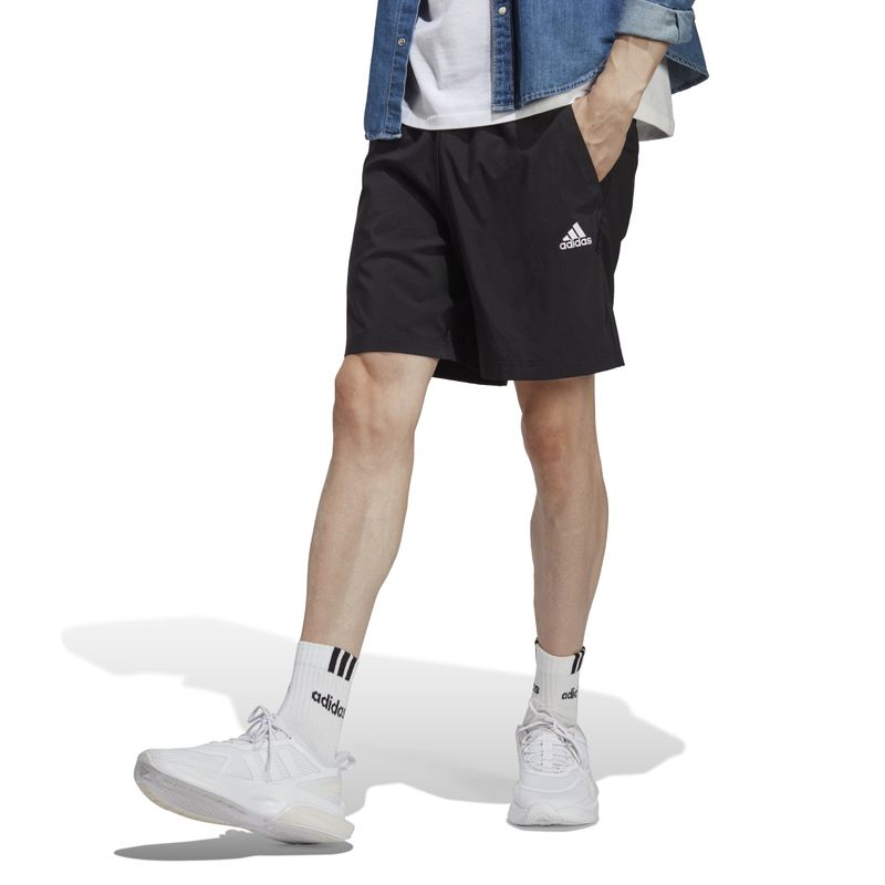 Pantaloneta-adidas-para-hombre-M-Sl-Chelsea-para-moda-color-negro.-Frente-Sobre-Modelo