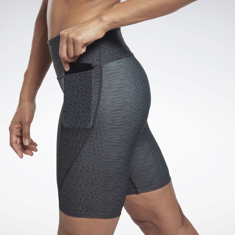 Pantaloneta-reebok-para-mujer-Lux-Bold-Hr-Short---Ms-para-entrenamiento-color-negro.-Detalle-Sobre-Modelo-1