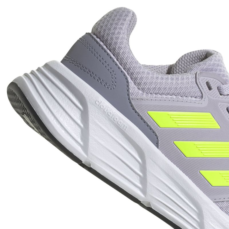 Tenis-adidas-para-mujer-Galaxy-6-W-para-correr-color-gris.-Detalle-2