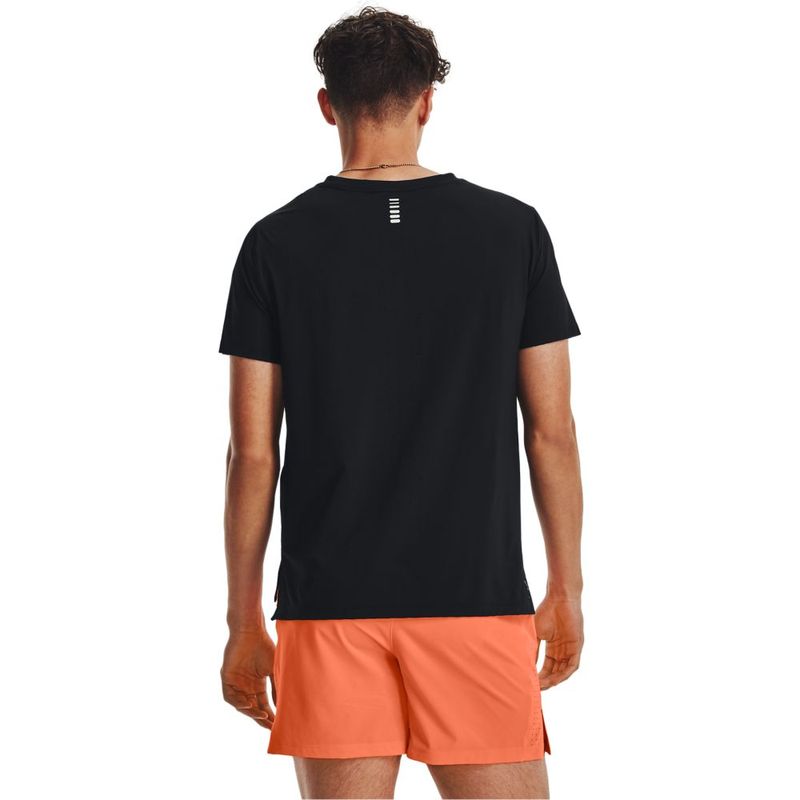 Camiseta-Manga-Corta-under-armour-para-hombre-Ua-Laser-Shortsleeve-para-correr-color-negro.-Reverso-Sobre-Modelo