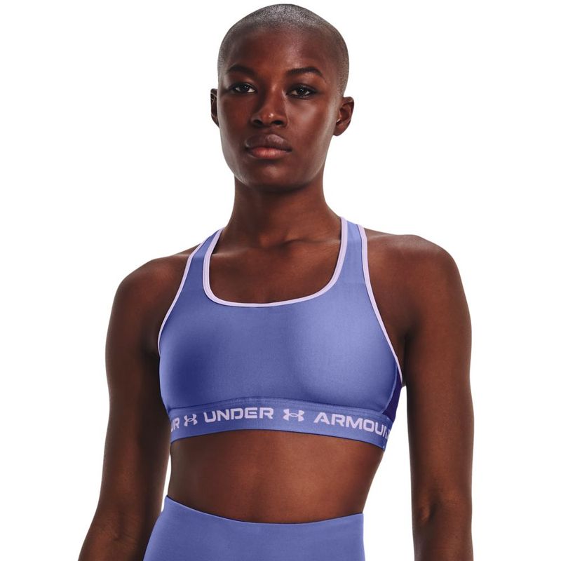 Top-under-armour-para-mujer-Crossback-Mid-Bra-para-entrenamiento-color-azul.-Frente-Sobre-Modelo