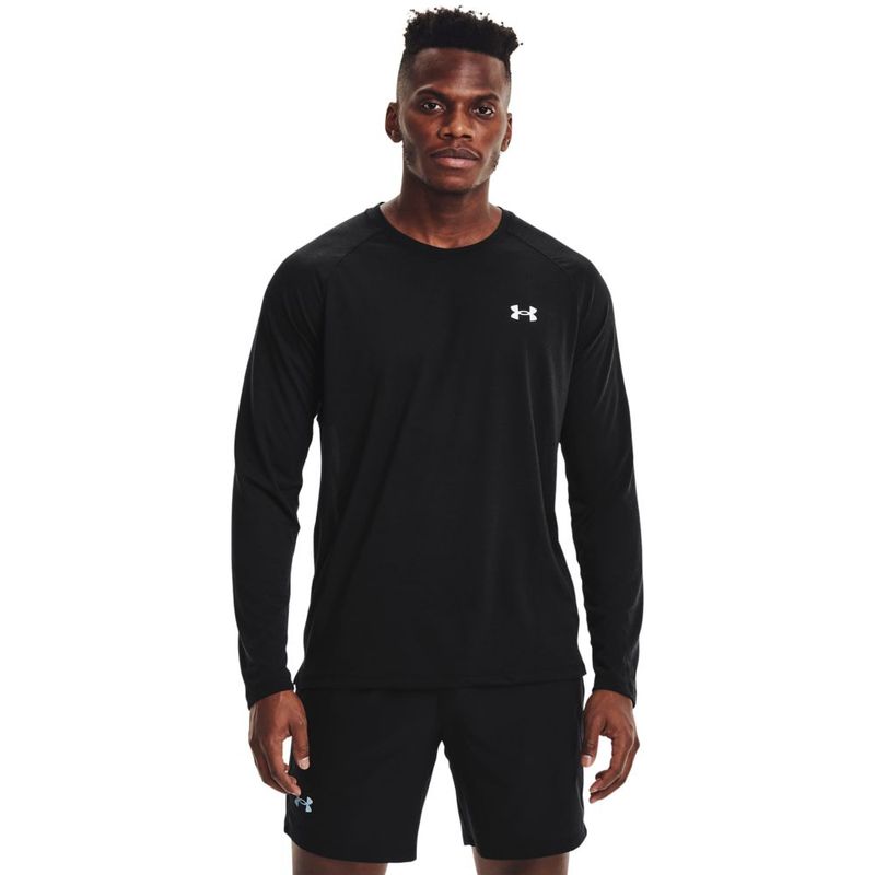 Camiseta-Manga-Larga-under-armour-para-hombre-Ua-Streaker-Long-Sleeve-para-correr-color-negro.-Frente-Sobre-Modelo