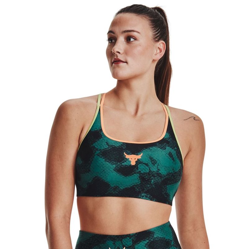 Top-under-armour-para-mujer-Pjt-Rck-Crsbck-Pt-Bra-Fam-Grn-para-entrenamiento-color-verde.-Frente-Sobre-Modelo