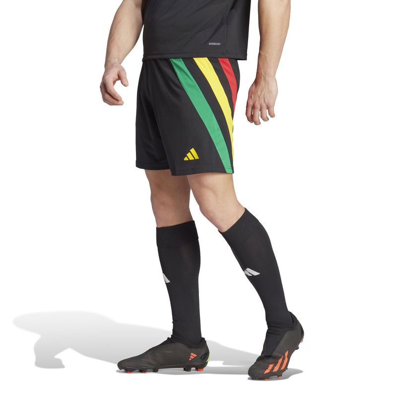 Pantaloneta-adidas-para-hombre-Fortore23-Sho-para-futbol-color-negro.-Frente-Sobre-Modelo