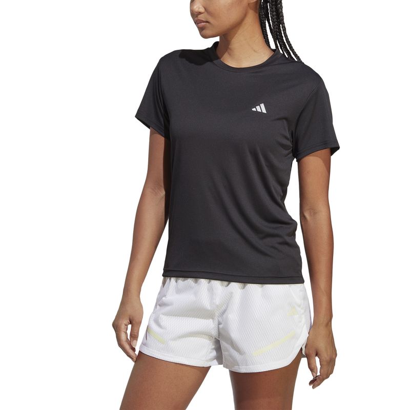 Camiseta-Manga-Corta-adidas-para-mujer-Run-It-Tee-para-correr-color-negro.-Zoom-Frontal-Sobre-Modelo