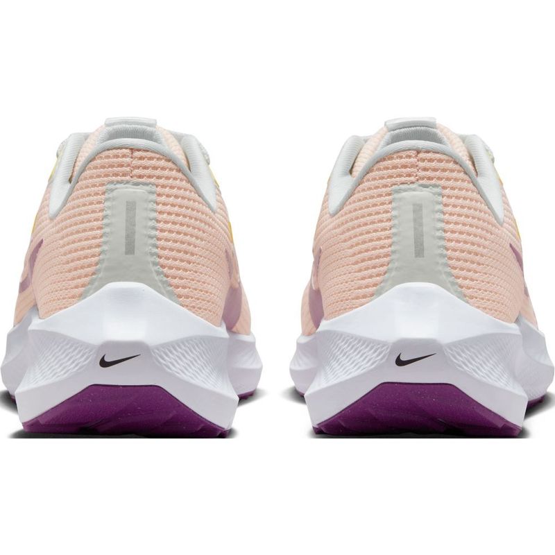 Tenis-nike-para-mujer-W-Nike-Air-Zoom-Pegasus-40-para-correr-color-naranja.-Talon