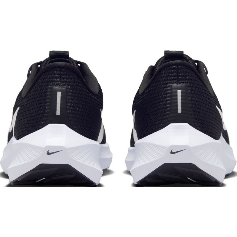 Tenis-nike-para-hombre-Nike-Air-Zoom-Pegasus-40-para-correr-color-negro.-Talon