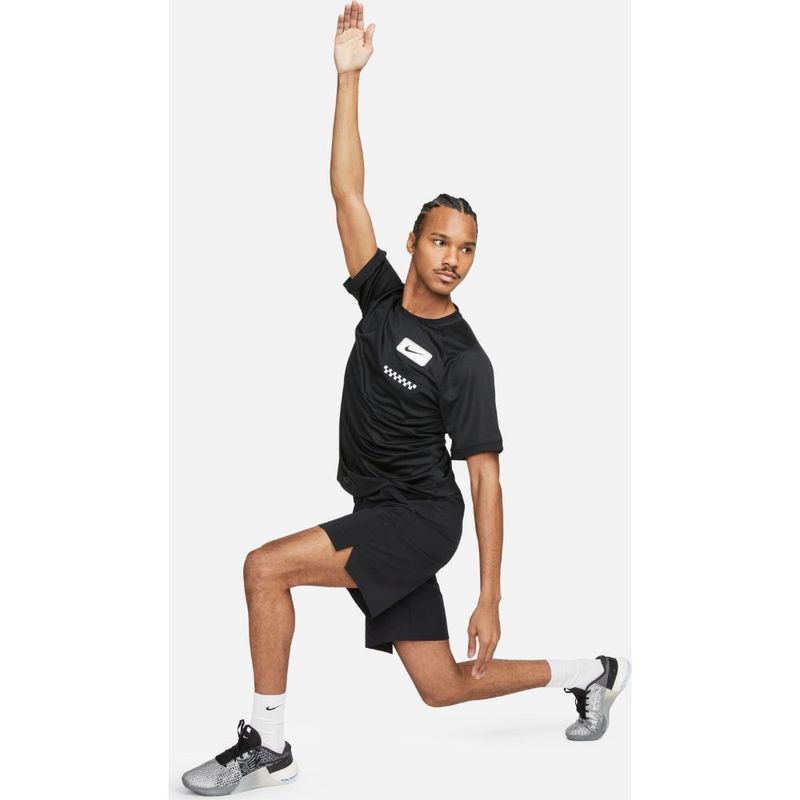 Camiseta-Manga-Corta-nike-para-hombre-M-Nk-Df-Top-Dye-Wild-Card-para-entrenamiento-color-negro.-Reflectores