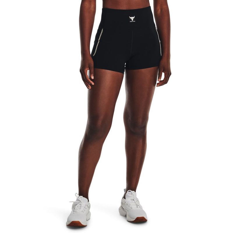 Pantaloneta-under-armour-para-mujer-Pjt-Rock-Meridian-Short-para-entrenamiento-color-negro.-Frente-Sobre-Modelo