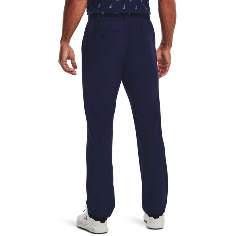 Pantalon-under-armour-para-hombre-Ua-Drive-Pant-para-golf-color-azul.-Reverso-Sobre-Modelo