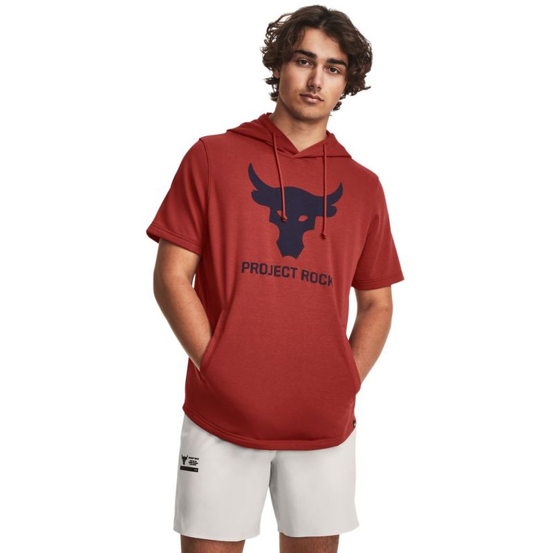 Hoodie-under-armour-para-hombre-Pjt-Rock-Terry-Ss-Hd-para-entrenamiento-color-rojo.-Frente-Sobre-Modelo