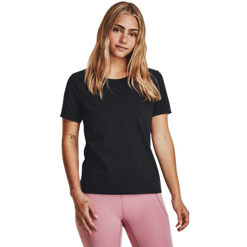 Camiseta-Manga-Corta-under-armour-para-mujer-Meridian-Ss-para-entrenamiento-color-negro.-Frente-Sobre-Modelo