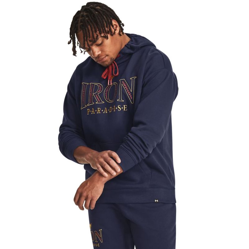 Hoodie-under-armour-para-hombre-Pjt-Rock-Rival-Hoodie-para-entrenamiento-color-azul.-Frente-Sobre-Modelo