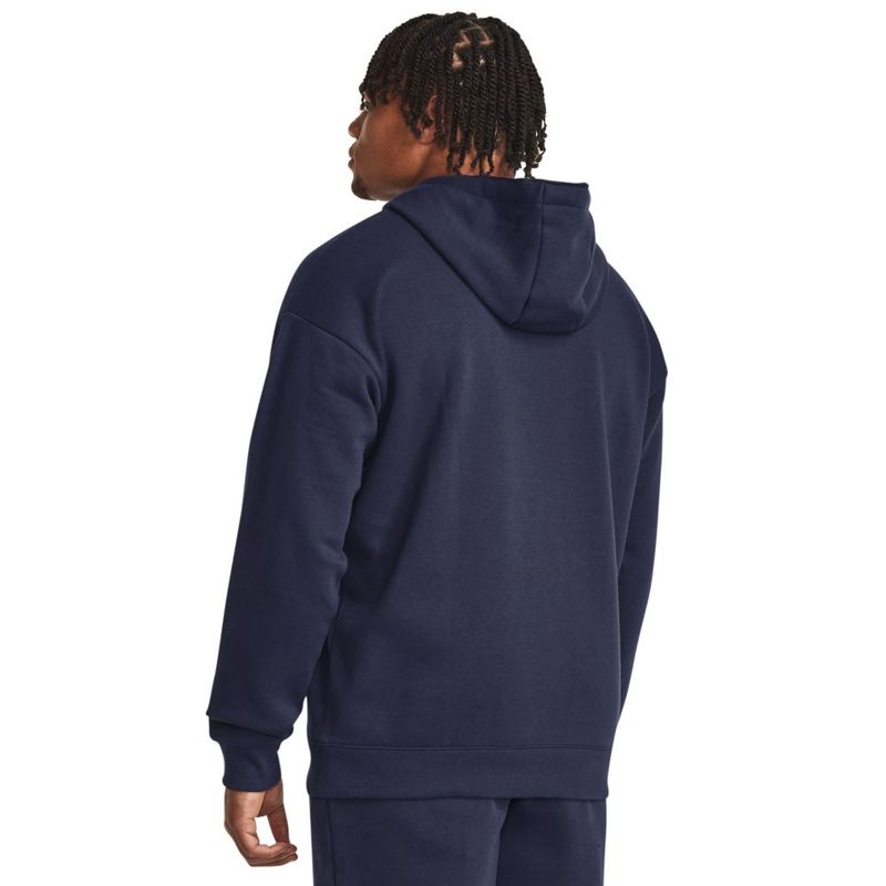Hoodie-under-armour-para-hombre-Pjt-Rock-Rival-Hoodie-para-entrenamiento-color-azul.-Reverso-Sobre-Modelo