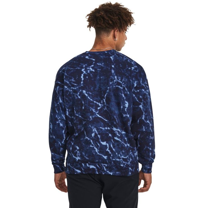Buzo-under-armour-para-hombre-Pjt-Rock-Rival-Fleece-Crew-para-entrenamiento-color-azul.-Reverso-Sobre-Modelo