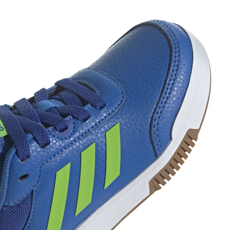 Tenis-adidas-para-niño-Tensaur-Sport-2.0-K-para-moda-color-azul.-Detalle-1