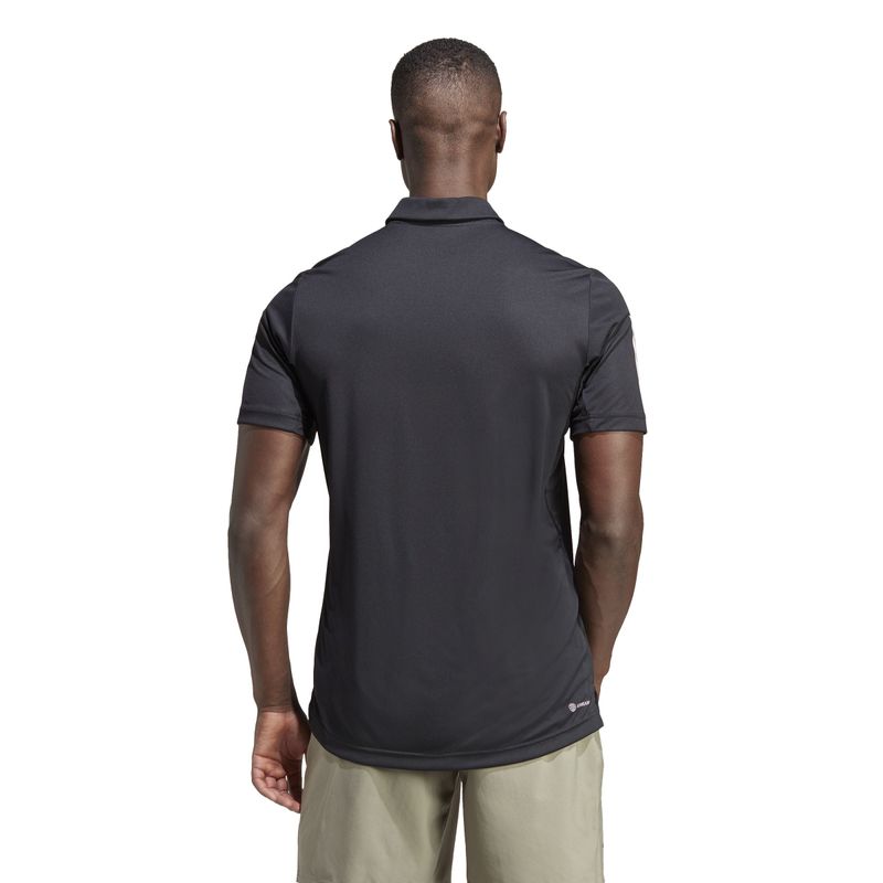 Polo-adidas-para-hombre-Club-3Str-Polo-para-tenis-color-negro.-Reverso-Sobre-Modelo