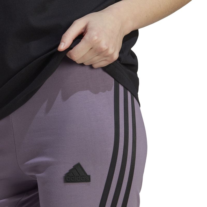 Licra-adidas-para-mujer-W-Fi-3S-Biker-para-entrenamiento-color-morado.-Detalle-1