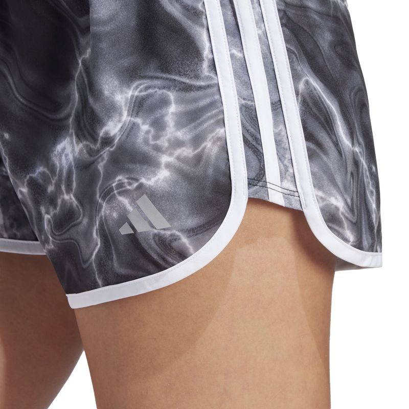 Pantaloneta-adidas-para-mujer-M20-Aop-Short-para-correr-color-negro.-Detalle-1
