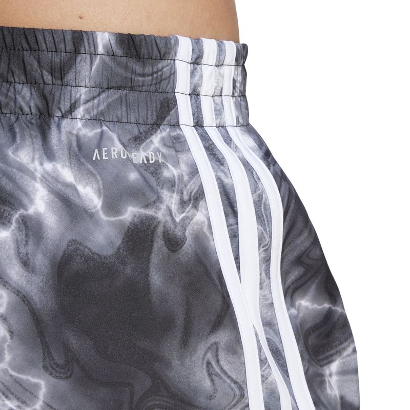Pantaloneta-adidas-para-mujer-M20-Aop-Short-para-correr-color-negro.-Detalle-2