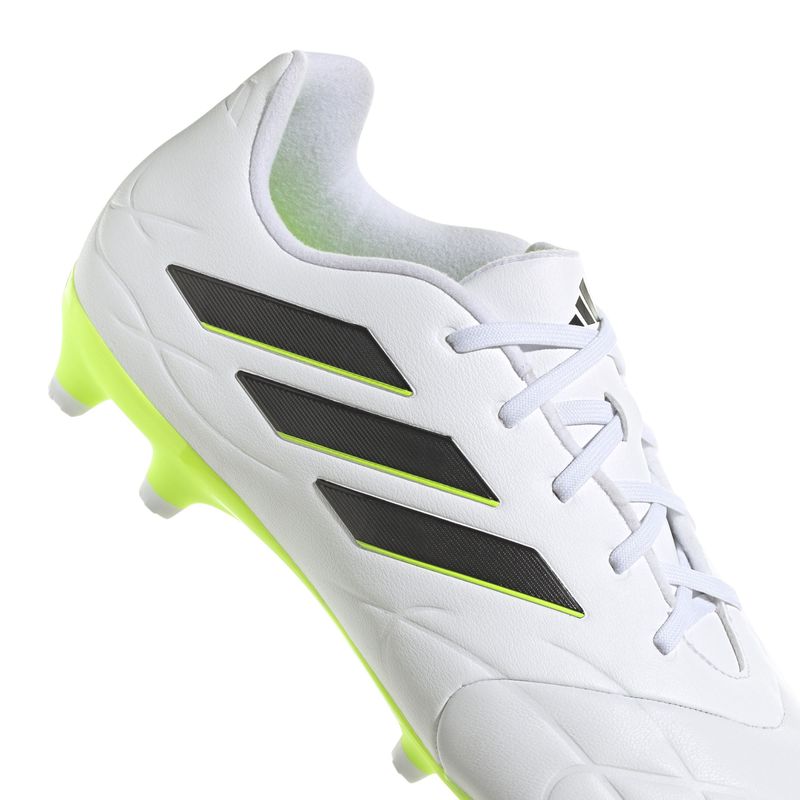 Guayos-adidas-para-hombre-Copa-Pure.3-Fg-para-futbol-color-blanco.-Detalle-1