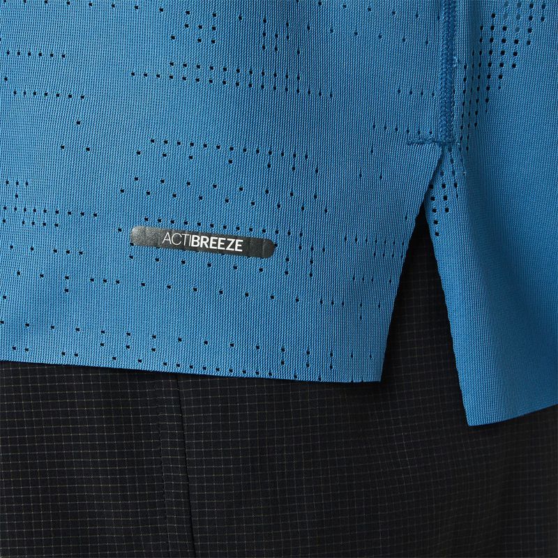 Camiseta-Manga-Corta-asics-para-hombre-Ventilate-Actibreez-para-correr-color-azul.-Detalle-2
