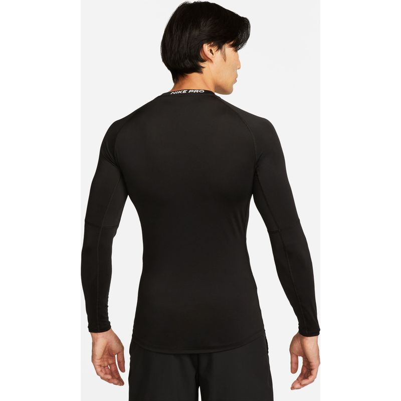 Camiseta-Manga-Sisa-nike-para-hombre-M-Np-Df-Tight-Top-Ls-para-entrenamiento-color-blanco.-Reverso-Sobre-Modelo