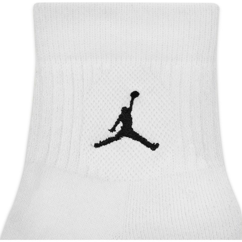 Medias-nike-para-hombre-U-J-Everyday-Cush-Poly-Ankle-3-para-moda-color-blanco.-Zoom-Frontal
