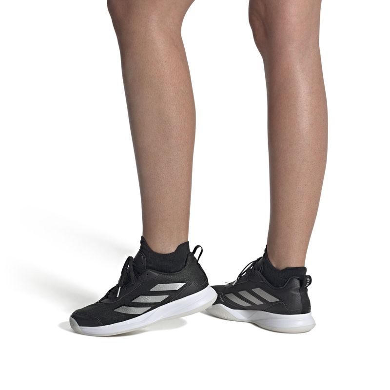 Tenis-adidas-para-mujer-Avaflash-para-tenis-color-negro.-En-Modelo