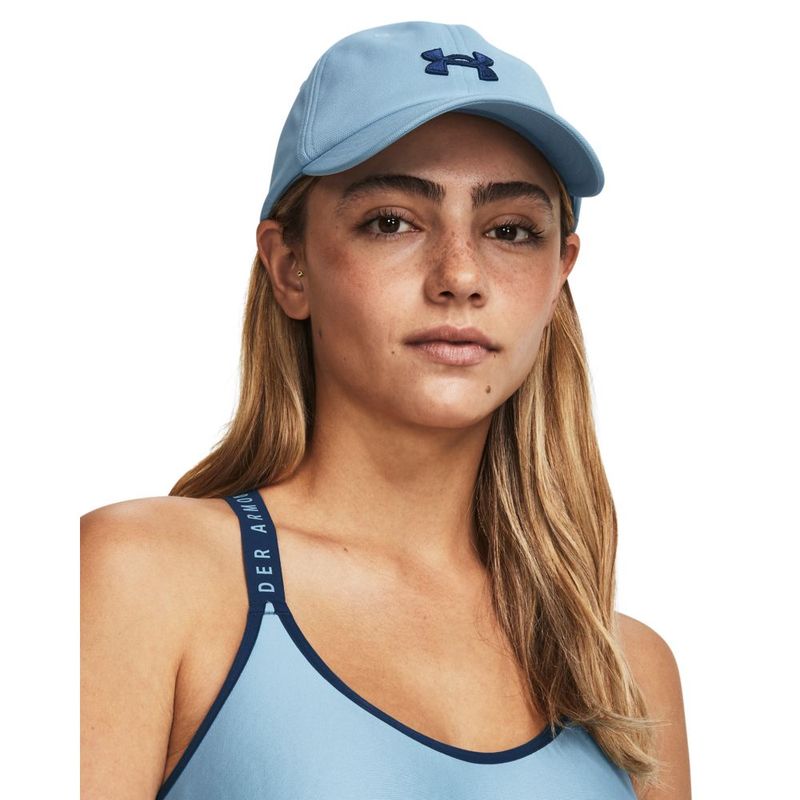 Gorra-under-armour-para-mujer-Women-S-Ua-Blitzing-Adj-para-entrenamiento-color-azul.-Frente-Sobre-Modelo