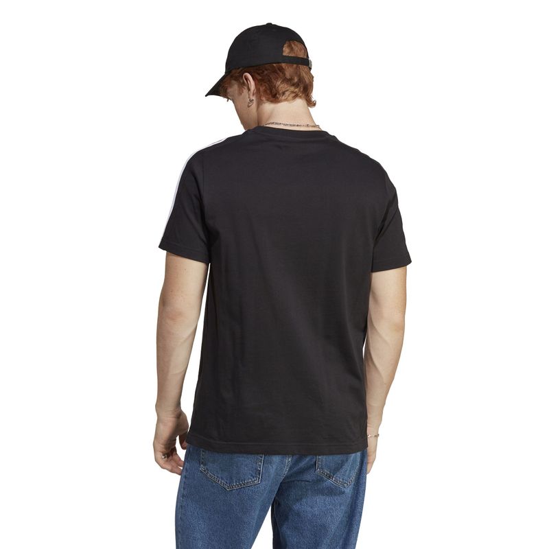 Camiseta-Manga-Corta-adidas-para-hombre-M-3S-Sj-T-para-moda-color-negro.-Reverso-Sobre-Modelo