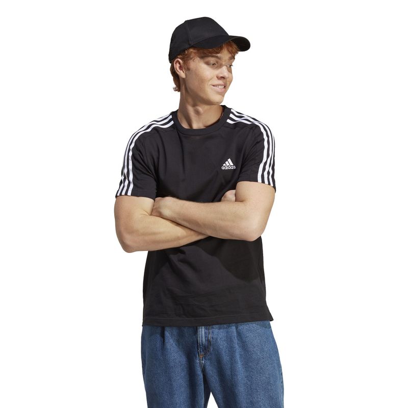 Camiseta-Manga-Corta-adidas-para-hombre-M-3S-Sj-T-para-moda-color-negro.-Frente-Sobre-Modelo