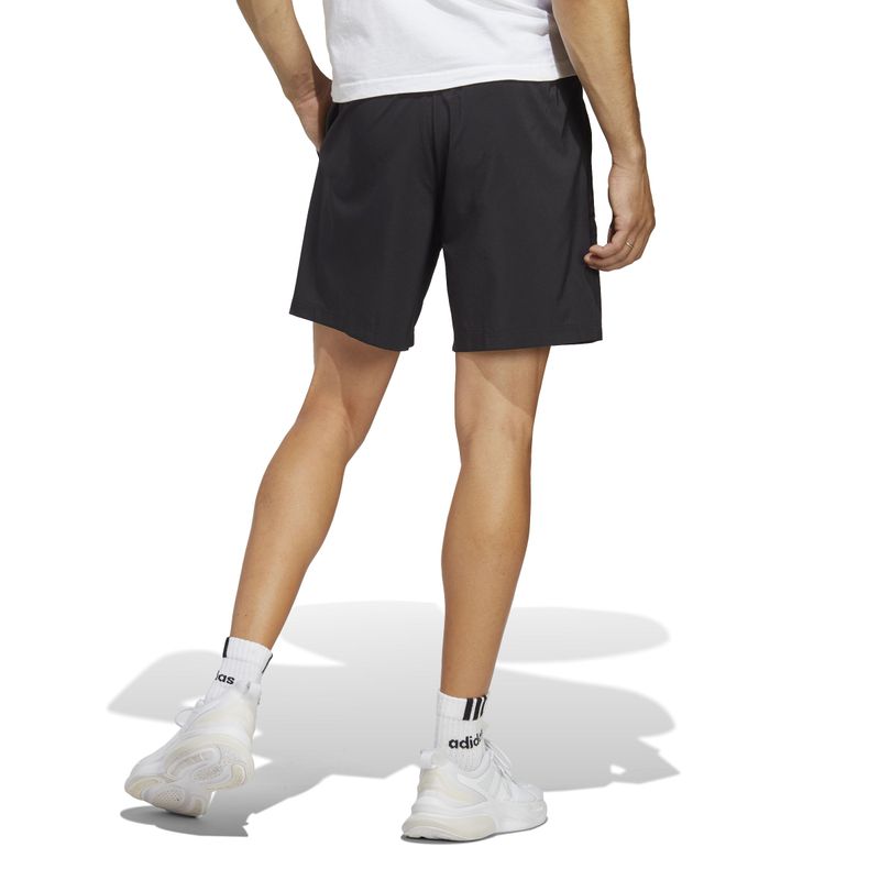 Pantaloneta-adidas-para-hombre-M-Lin-Chelsea-para-moda-color-negro.-Reverso-Sobre-Modelo