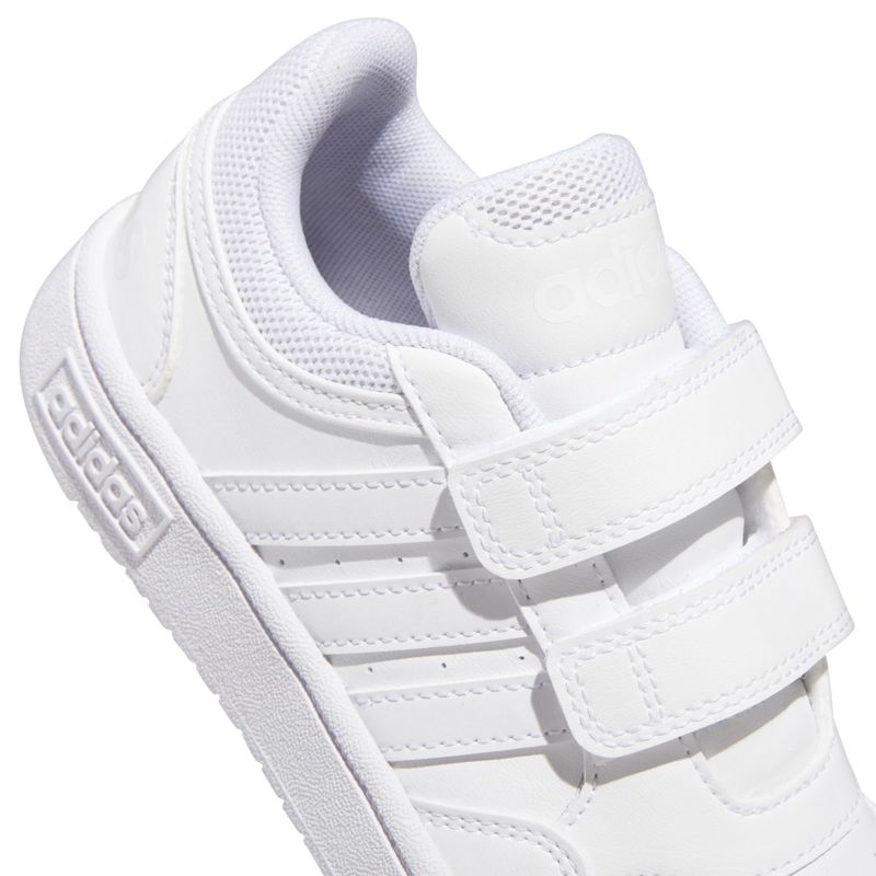Tenis-adidas-para-niño-Hoops-3.0-Cf-C-para-moda-color-blanco.-Detalle-1