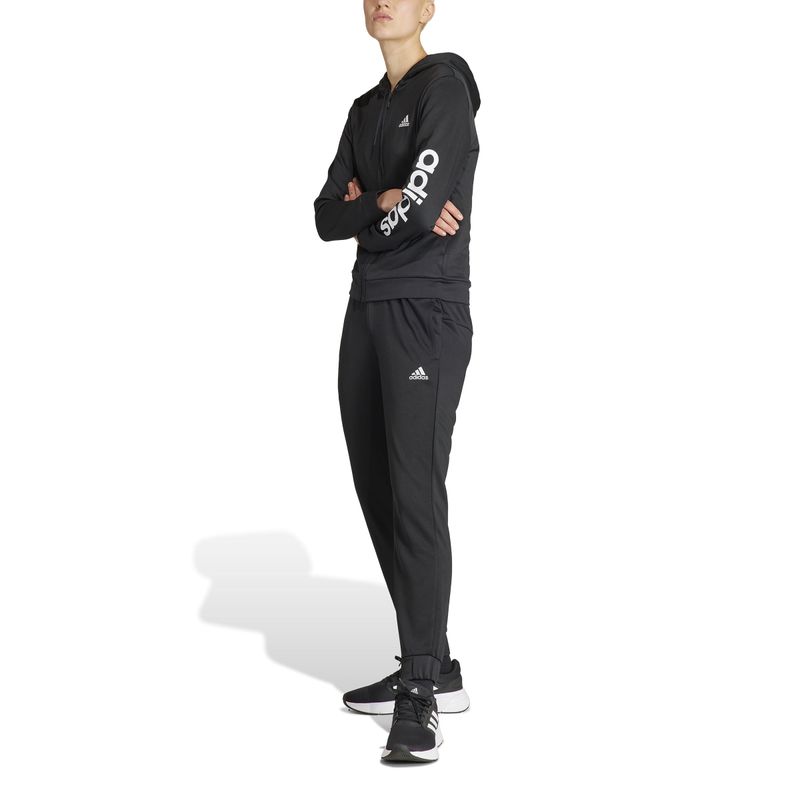 Conjunto-adidas-para-mujer-W-Linear-Ts-para-moda-color-negro.-Zoom-Frontal-Sobre-Modelo